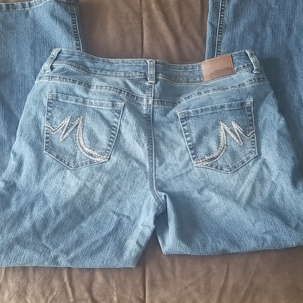 Jeans - Picture 2 of 3